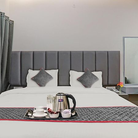 Super Townhouse Hotel Impact Chinhat Kültér fotó