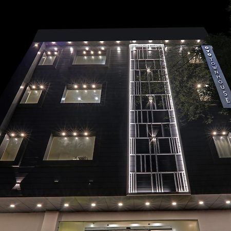 Super Townhouse Hotel Impact Chinhat Kültér fotó