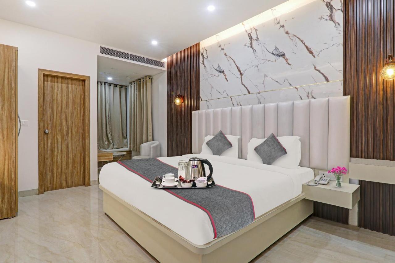 Super Townhouse Hotel Impact Chinhat Kültér fotó