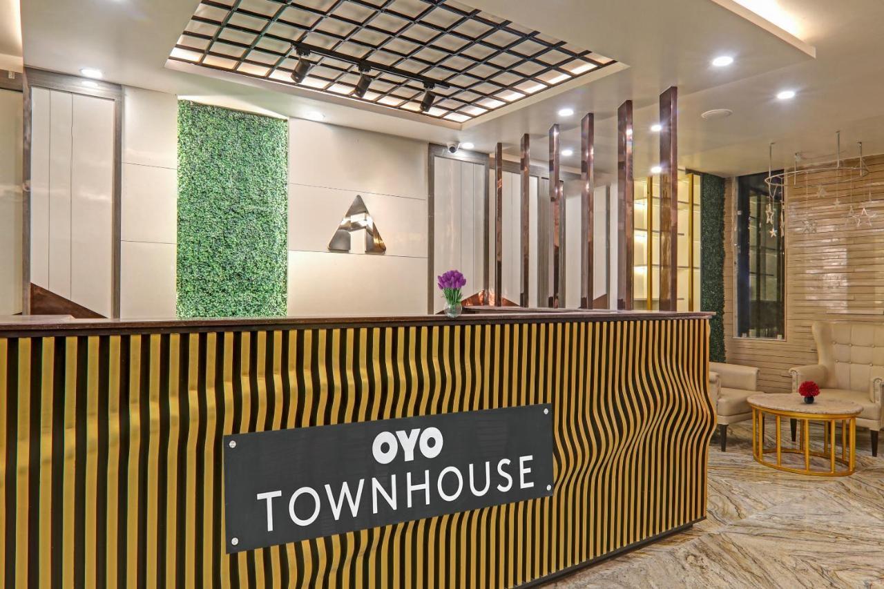 Super Townhouse Hotel Impact Chinhat Kültér fotó