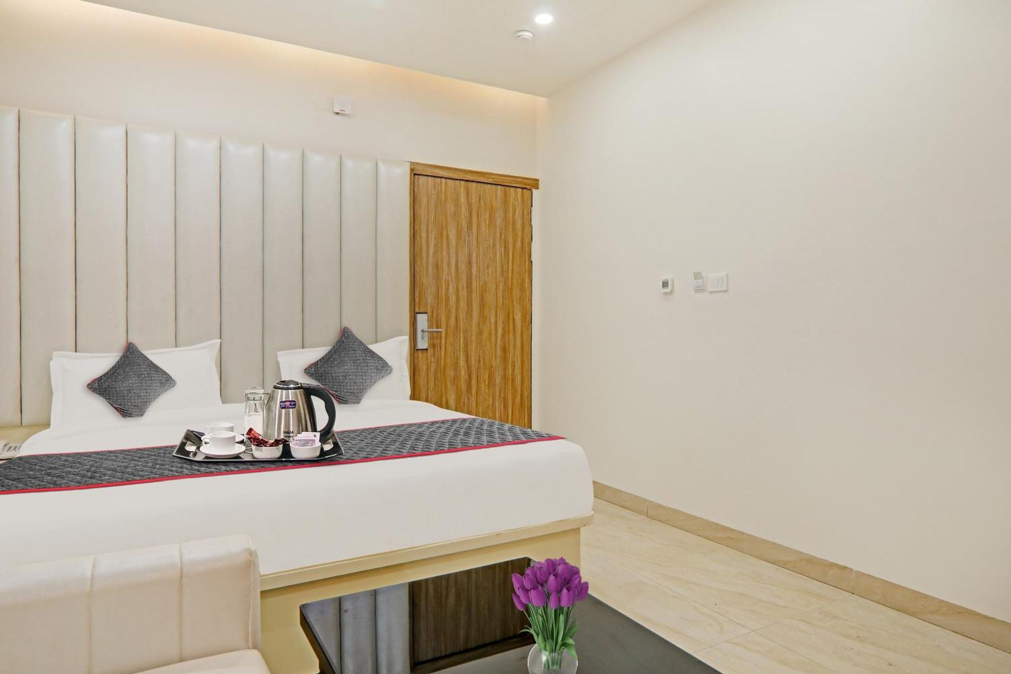 Super Townhouse Hotel Impact Chinhat Kültér fotó