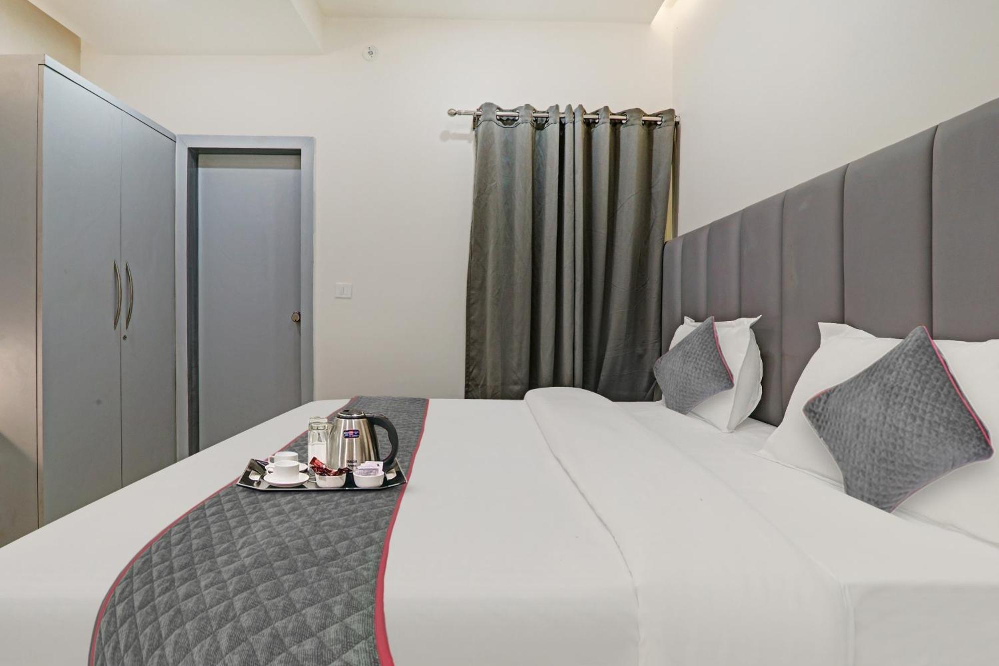 Super Townhouse Hotel Impact Chinhat Kültér fotó
