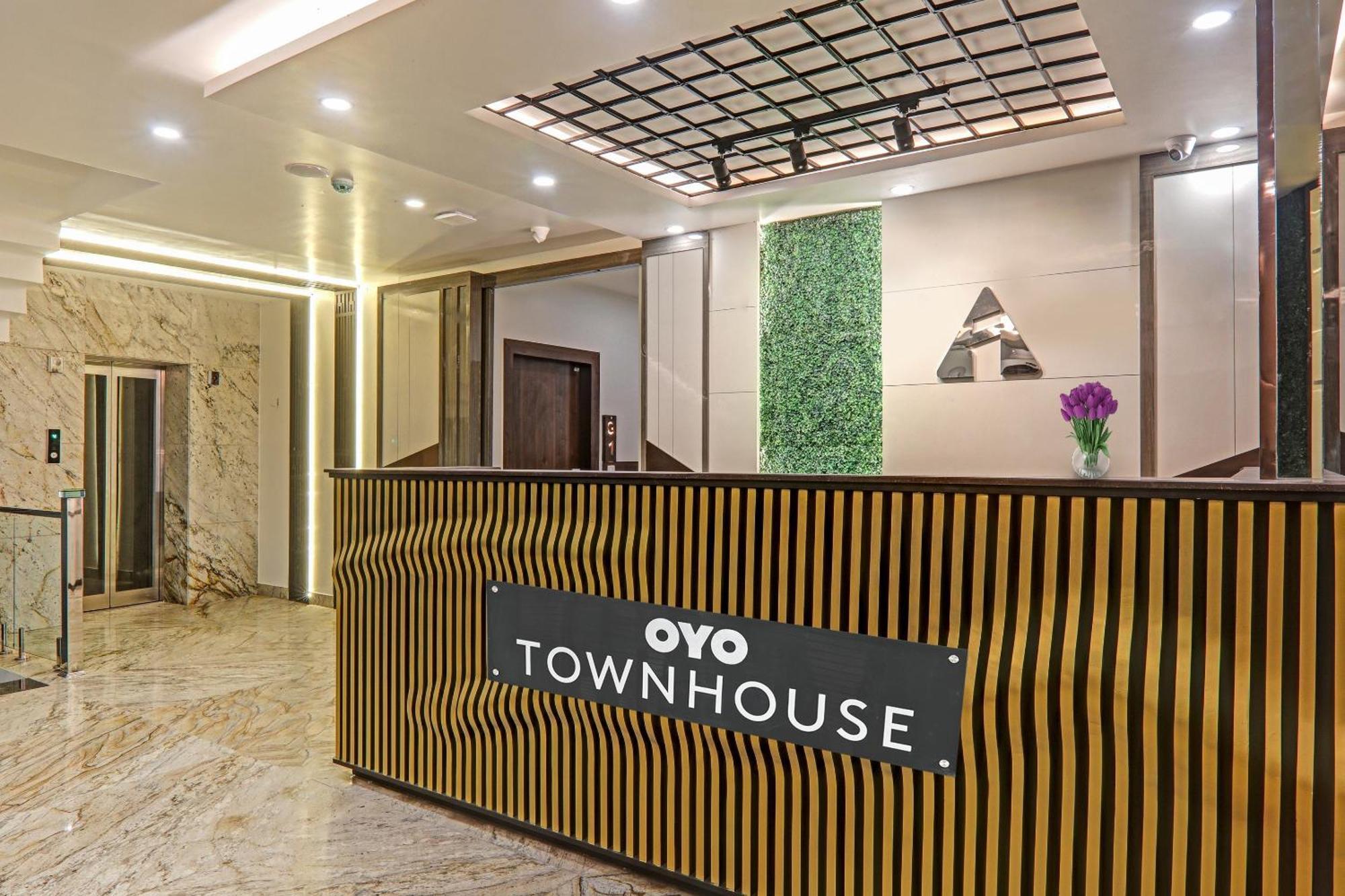 Super Townhouse Hotel Impact Chinhat Kültér fotó