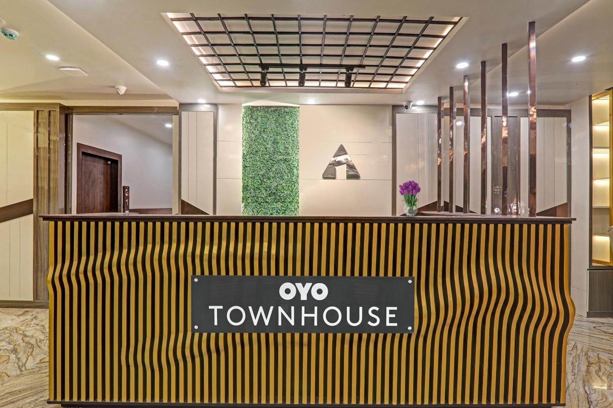 Super Townhouse Hotel Impact Chinhat Kültér fotó