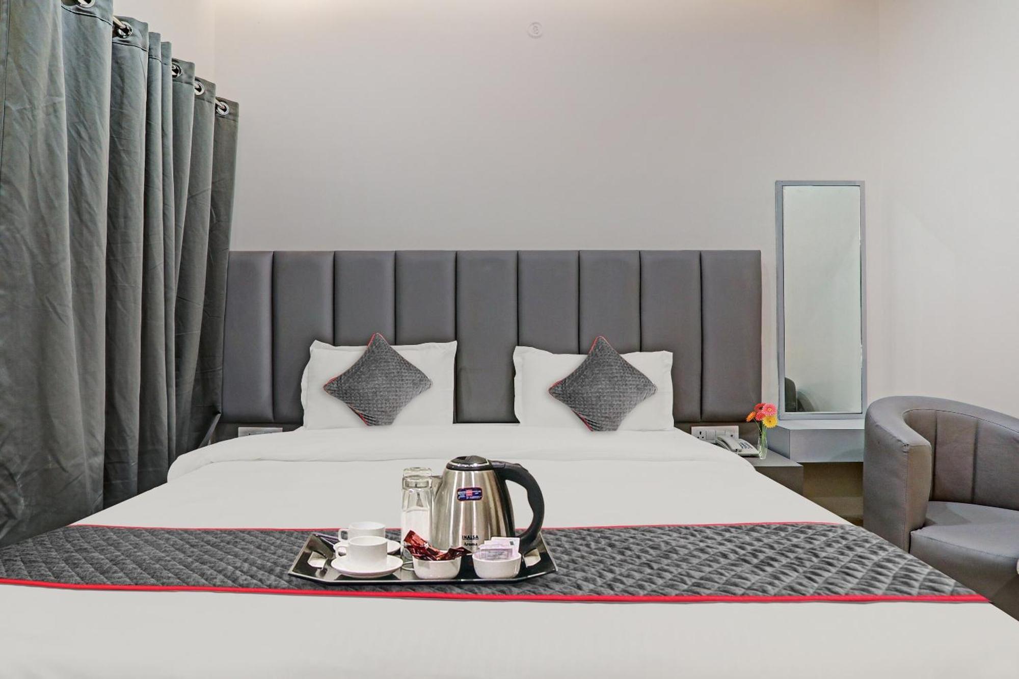Super Townhouse Hotel Impact Chinhat Kültér fotó