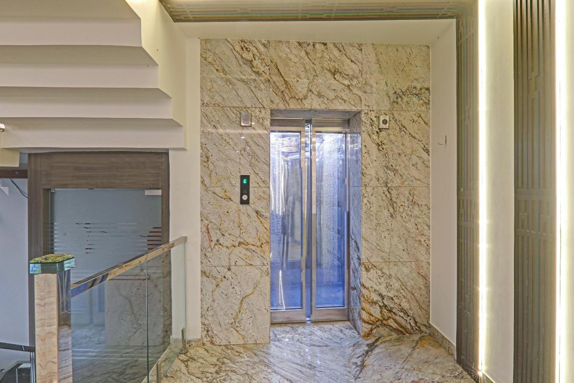 Super Townhouse Hotel Impact Chinhat Kültér fotó