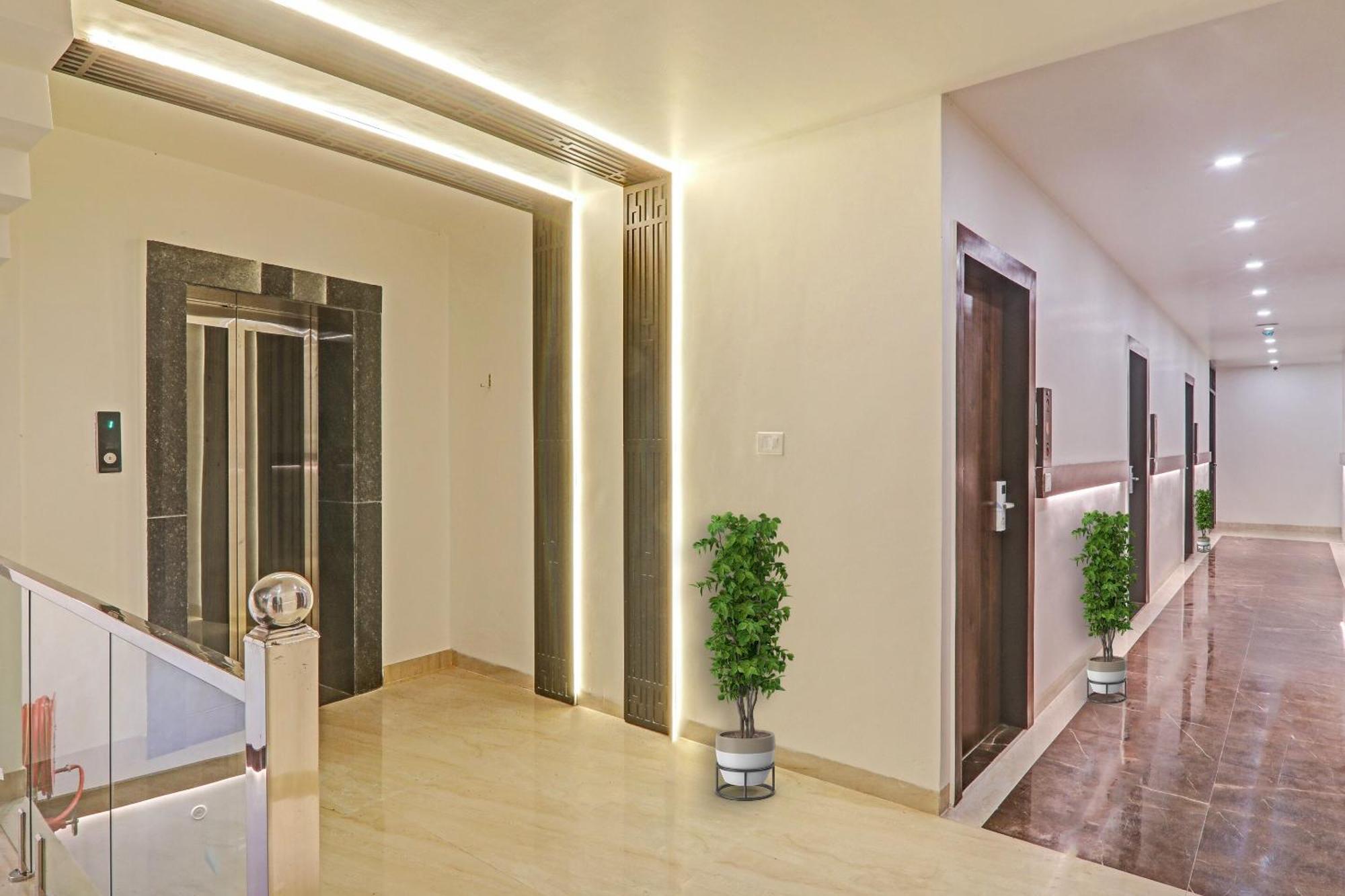 Super Townhouse Hotel Impact Chinhat Kültér fotó