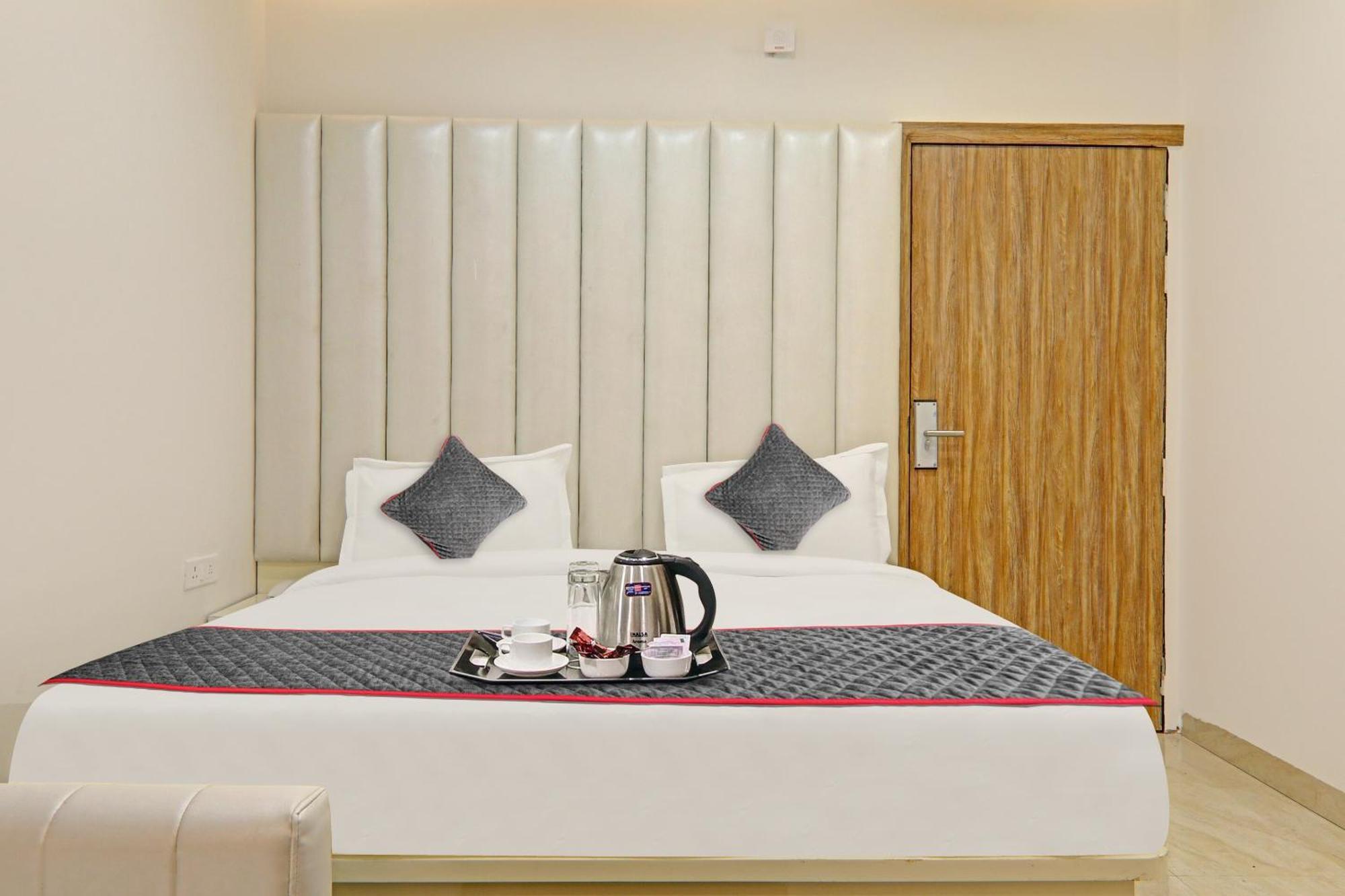 Super Townhouse Hotel Impact Chinhat Kültér fotó